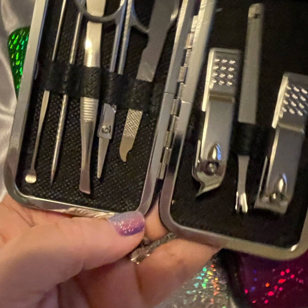 Holographic Manicure Set - Multi-Color - Picture 8 of 12